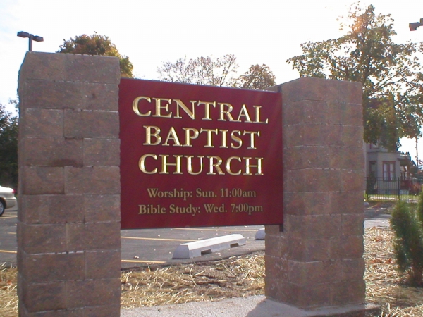 Carved Signs, Church Signs, Painted Signs, Gold Leaf Signs, Brick Pillar Signs :: sign installation :: Syracuse NY, central ny, upstate ny, onondaga county